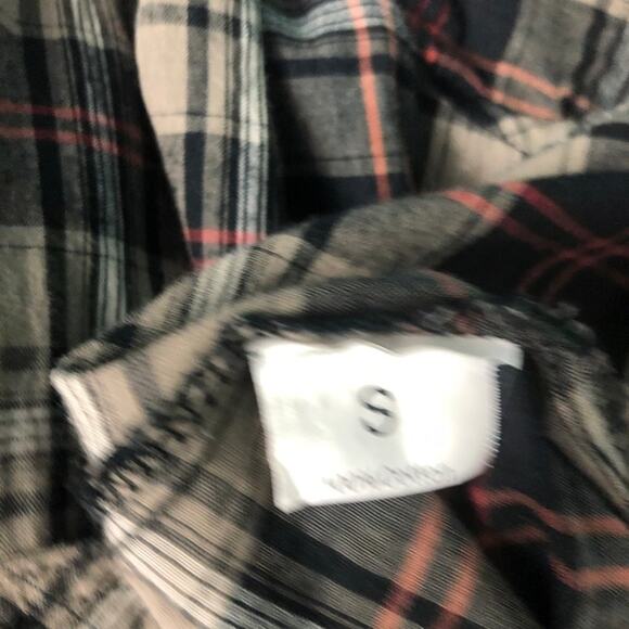 The Hanger Button Down Plaid Shirt Size Small High Low Hem - Picture 10 of 10